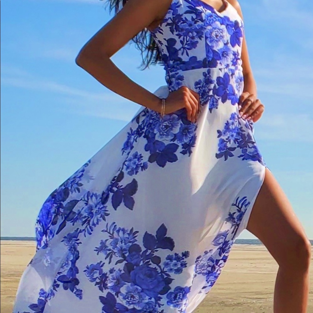 Maxi dress with slit